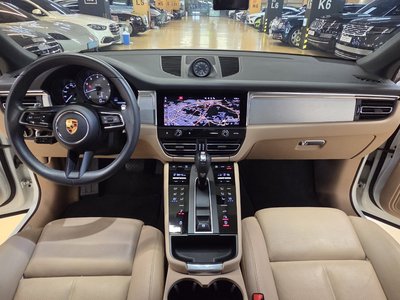 PORSCHE MACAN - 5