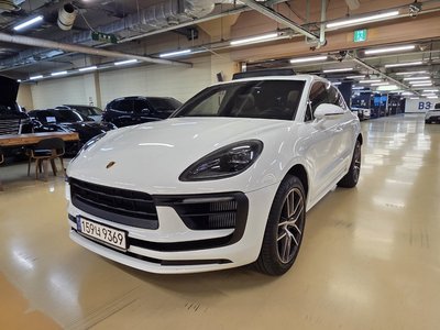 PORSCHE MACAN - 1