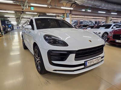 PORSCHE MACAN - 4