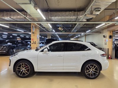 PORSCHE MACAN - 7