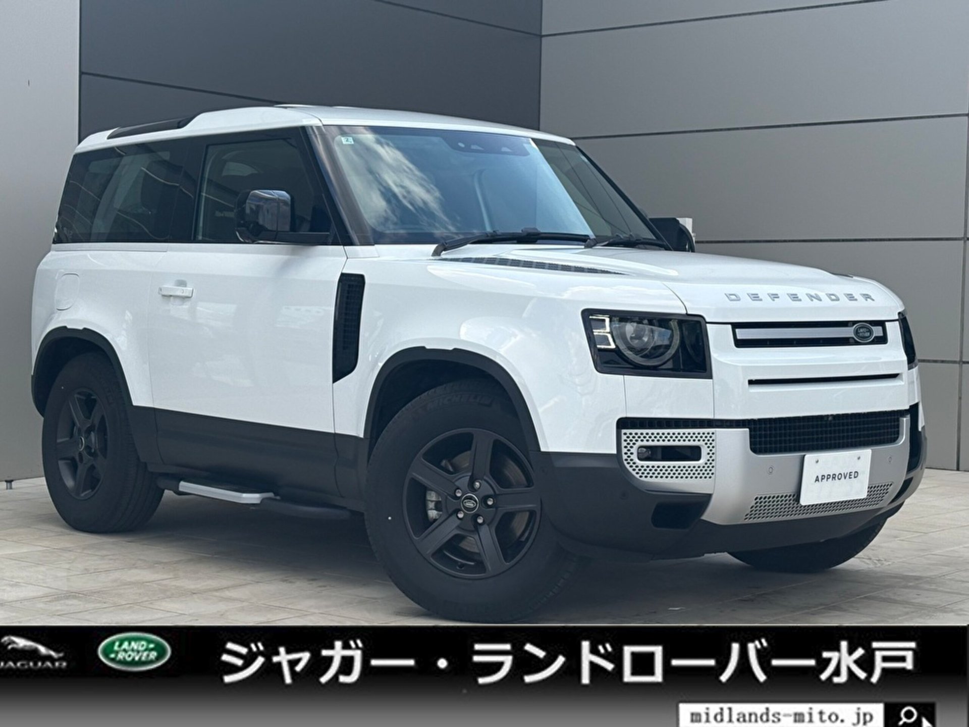 LAND ROVER DEFENDER - View 1