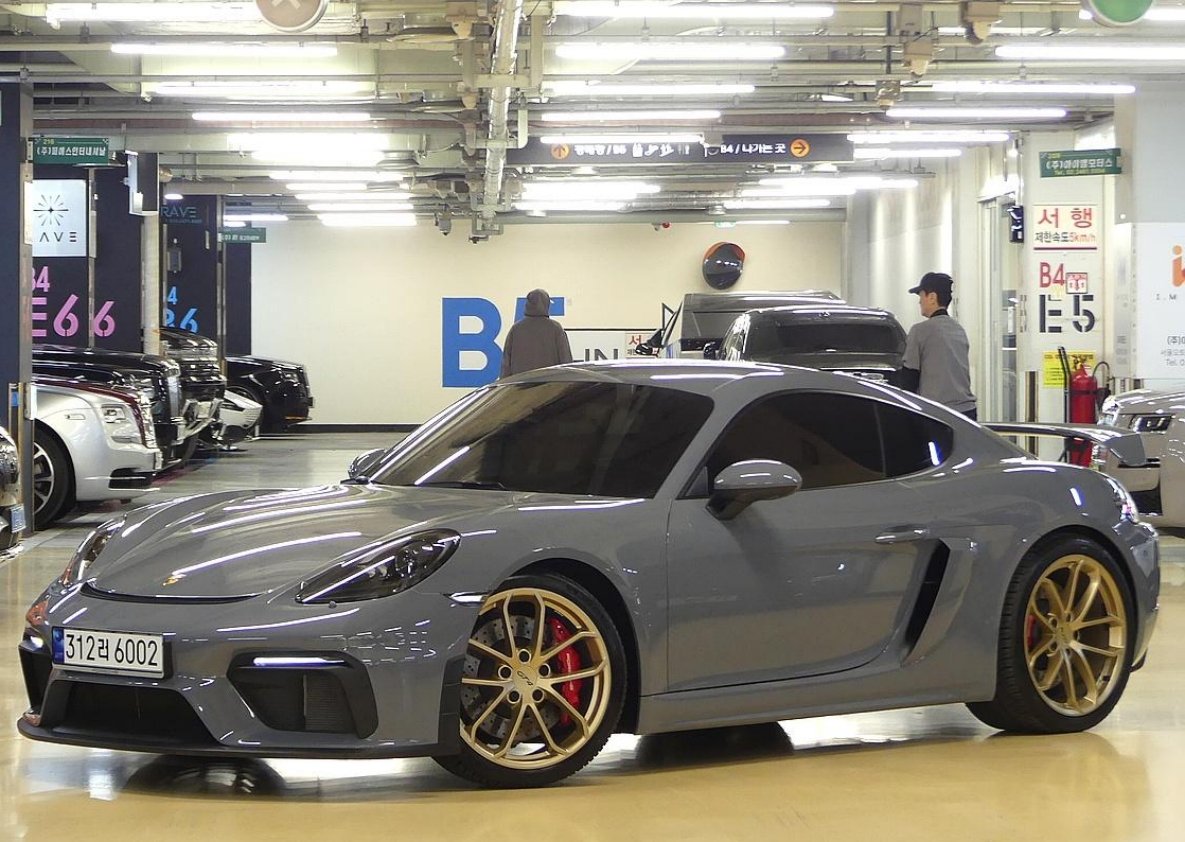 PORSCHE 718 CAYMAN - View 1