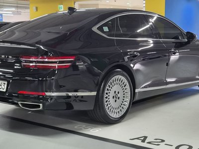 GENESIS G80 (RG3) - 2