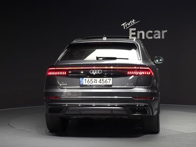 AUDI Q8 - 3