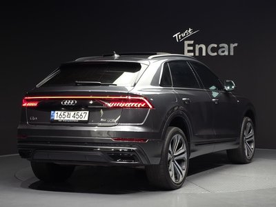 AUDI Q8 - 4
