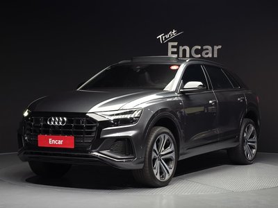 AUDI Q8 - 1