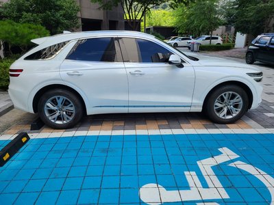 2022 Genesis GV70 photo 2