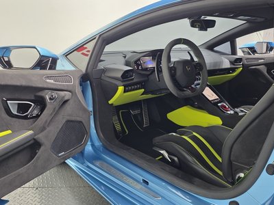 صورة 10 لـ 2023 Lamborghini HURACAN