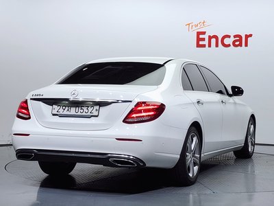 MERCEDES-BENZ E-CLASS - 4