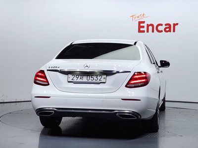 MERCEDES-BENZ E-CLASS - 3