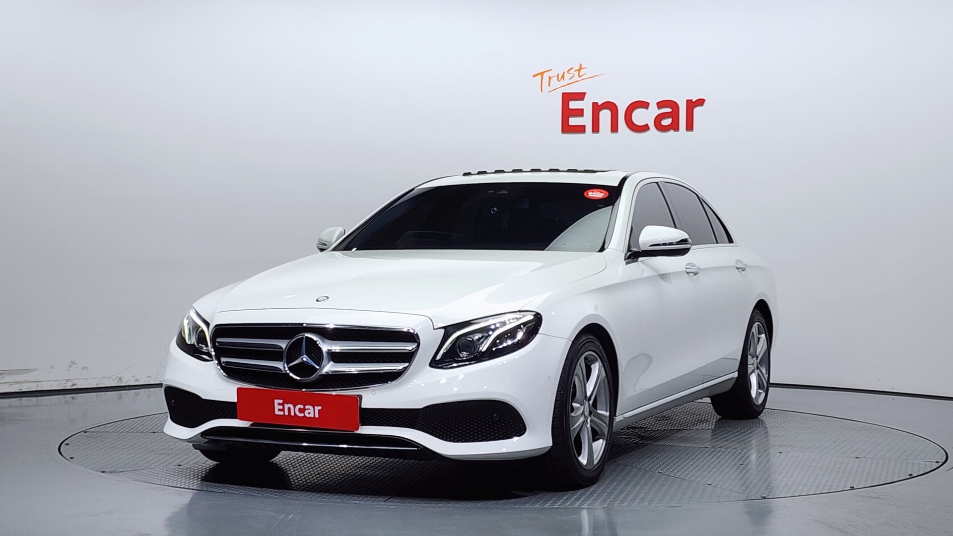 MERCEDES-BENZ E-CLASS - View 1