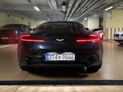ASTON MARTIN DB11 - 3