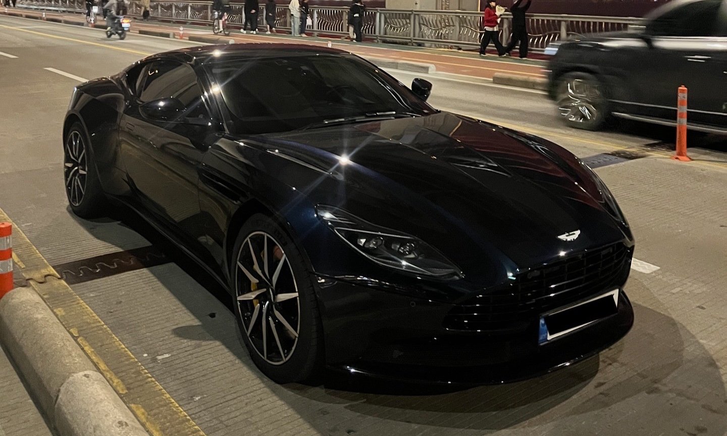 ASTON MARTIN DB11 - View 1