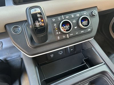 LAND ROVER DEFENDER - 10