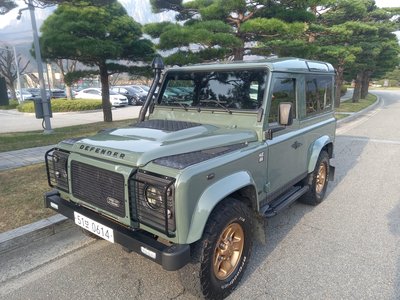 LAND ROVER DEFENDER - 2