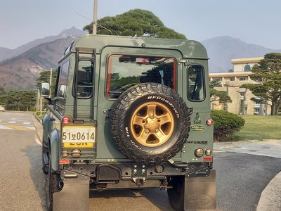 LAND ROVER DEFENDER - 3