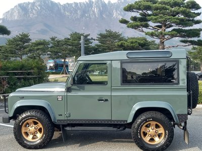 LAND ROVER DEFENDER - 6