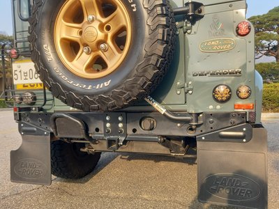 LAND ROVER DEFENDER - 5