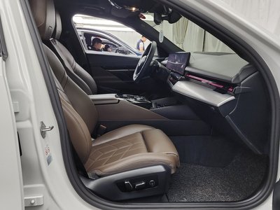 2024 BMW 5 SERIES — миниатюра 17