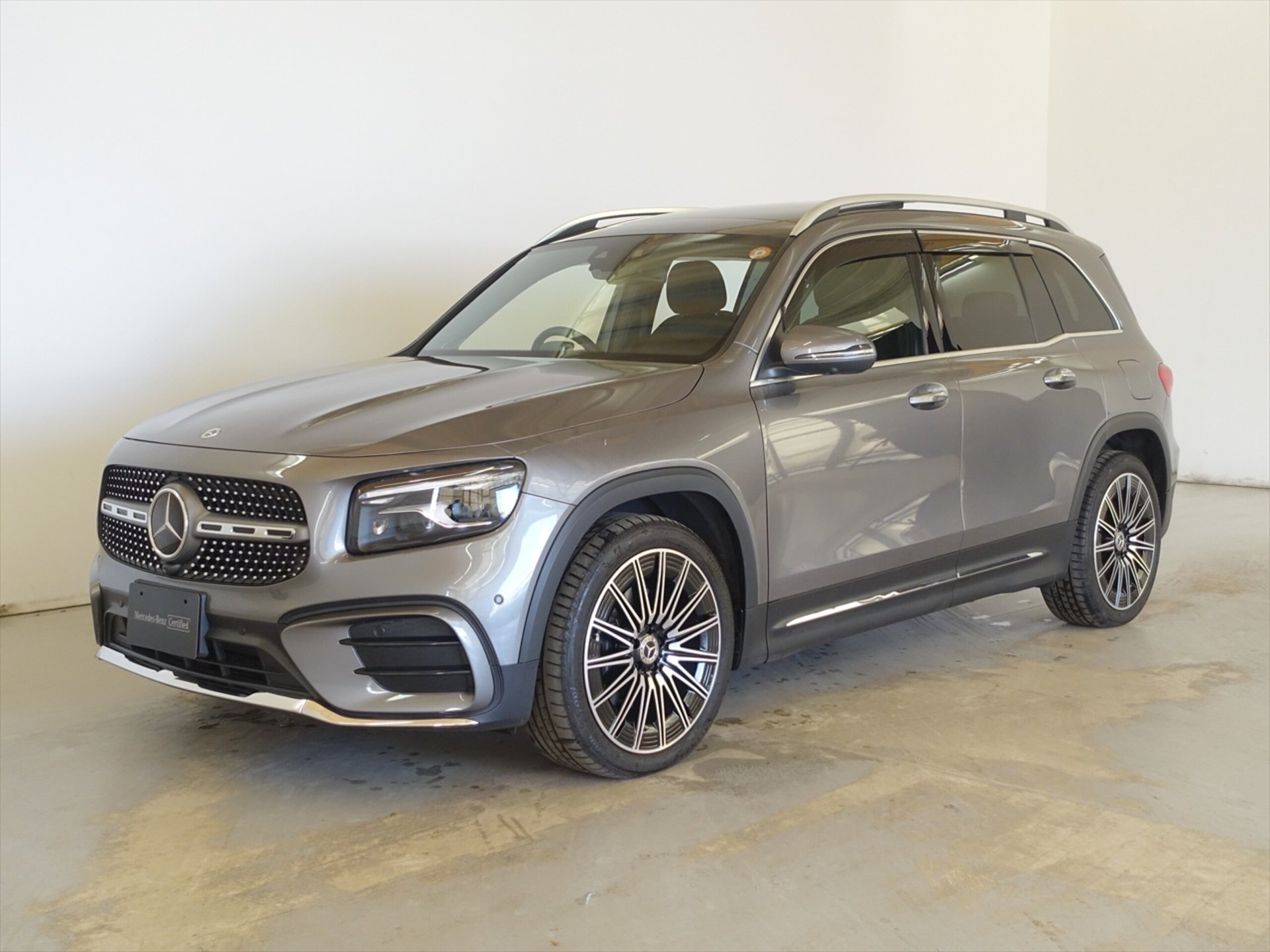 MERCEDES-BENZ GLB - View 1
