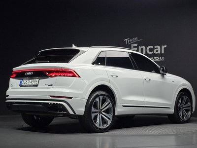 AUDI Q8 - 3