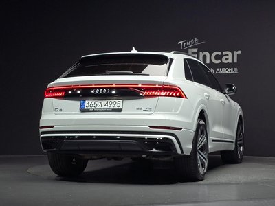 AUDI Q8 - 4