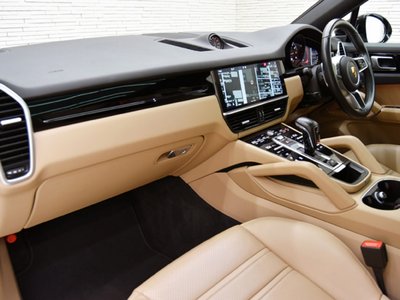 PORSCHE CAYENNE COUPE - 10