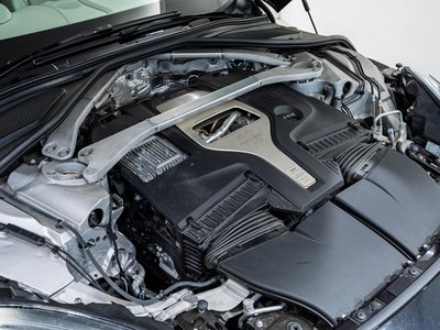 ASTON MARTIN DBX - 8