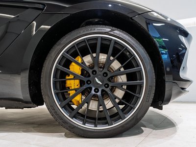 ASTON MARTIN DBX - 5