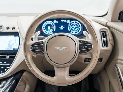 ASTON MARTIN DBX - 2