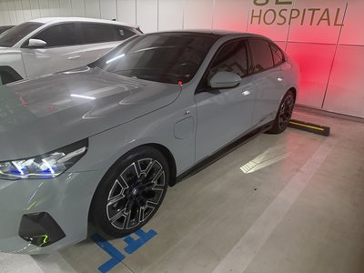 BMW 5 SERIES - 4