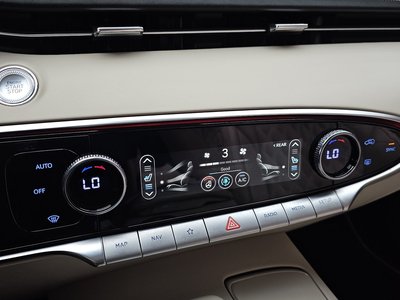 2023 Genesis GV70 thumbnail 27