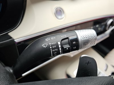 2023 Genesis GV70 thumbnail 31