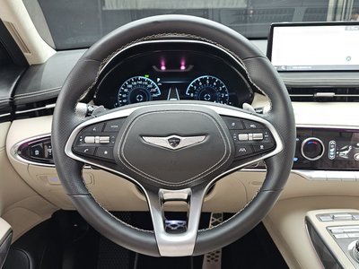 2023 Genesis GV70 thumbnail 19