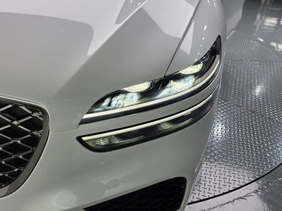 صورة 9 لـ 2023 Genesis GV70