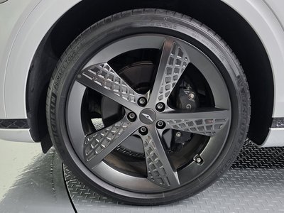صورة 6 لـ 2023 Genesis GV70
