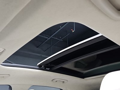 2023 Genesis GV70 thumbnail 32