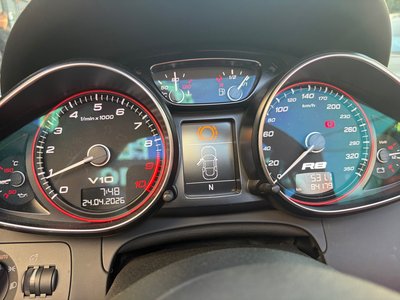 AUDI R8 - 8