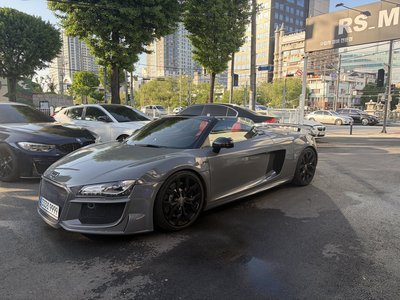 AUDI R8 - 1