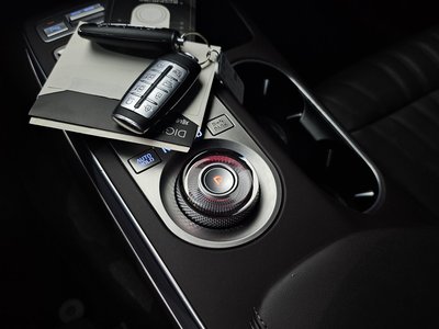 صورة 9 لـ 2023 Genesis GV70