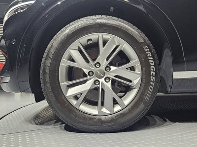 صورة 6 لـ 2023 Genesis GV70