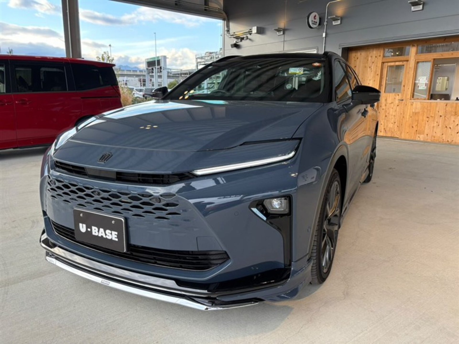 TOYOTA CROWN ESTATE - View 1