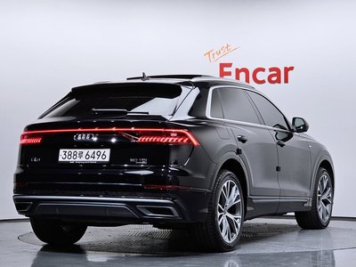 AUDI Q8 - 3