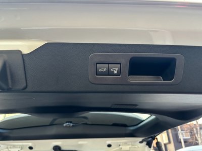 TOYOTA LAND CRUISER 300 - 8