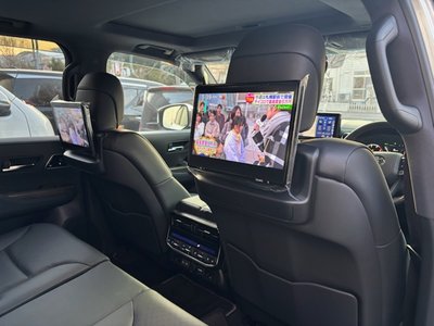 TOYOTA LAND CRUISER 300 - 9