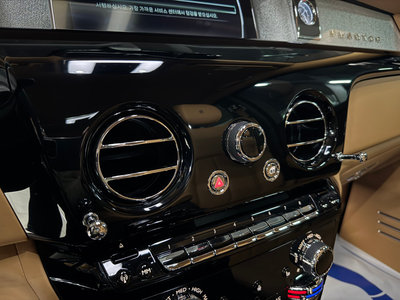 ROLLS-ROYCE PHANTOM - 10