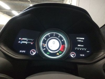 ASTON MARTIN DB11 - 6