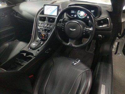 ASTON MARTIN DB11 - 3