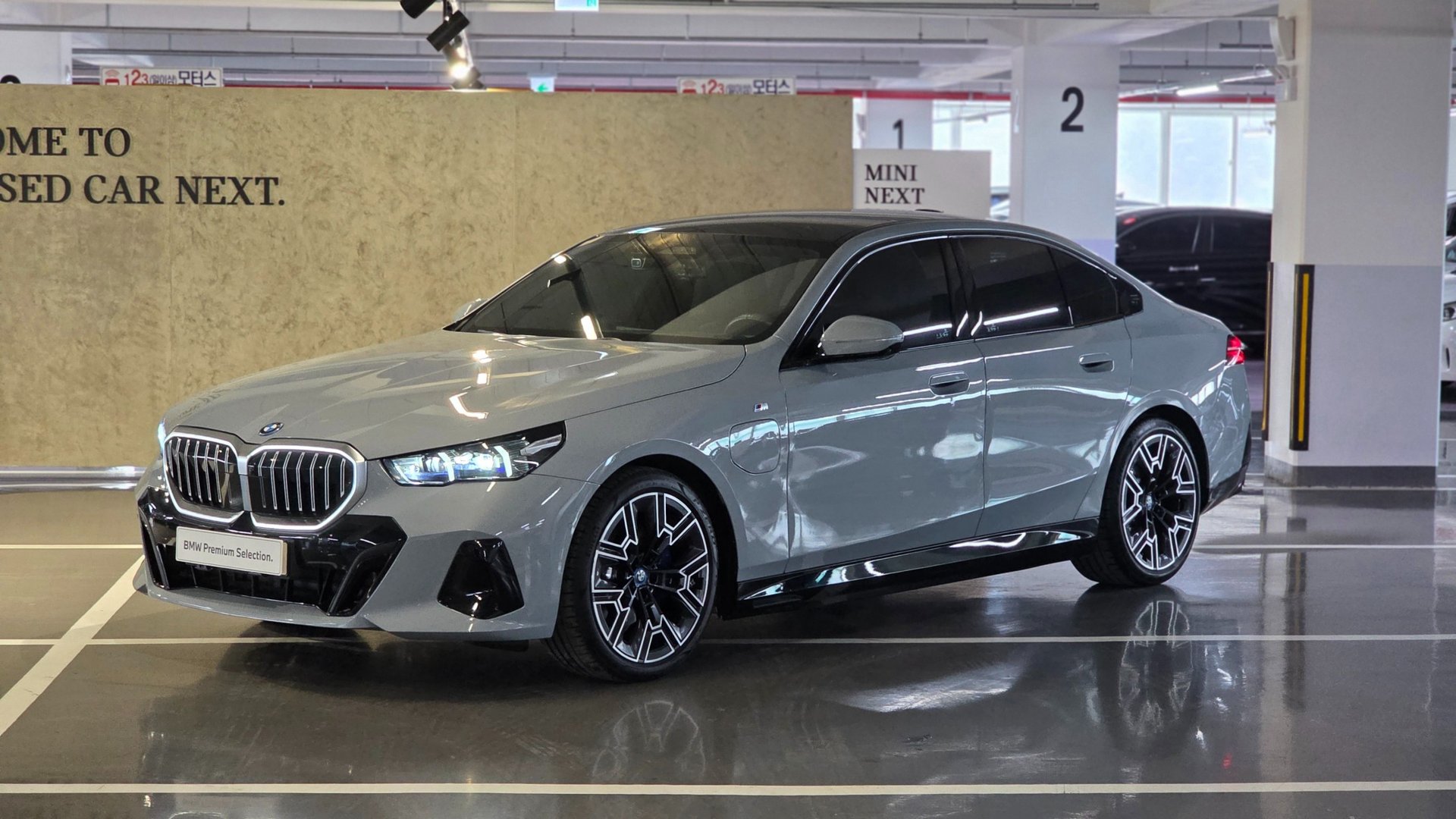 BMW 5 SERIES - View 1