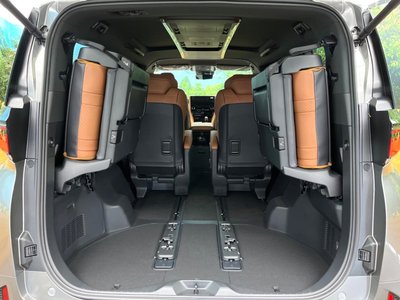 TOYOTA VELLFIRE - 10